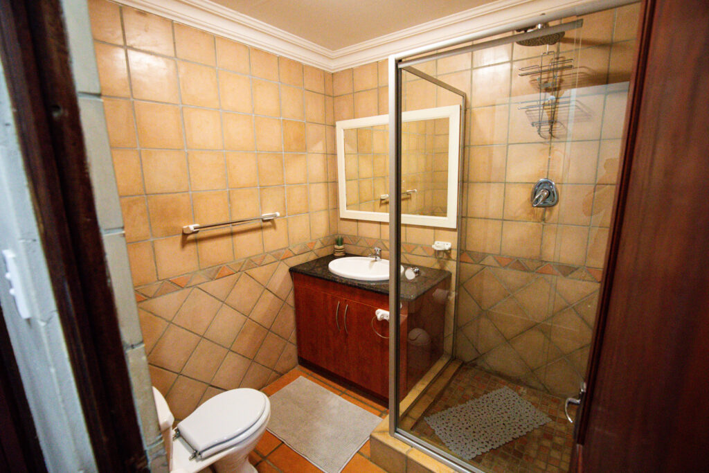 Weaver's Nest Guesthouse Finch Room