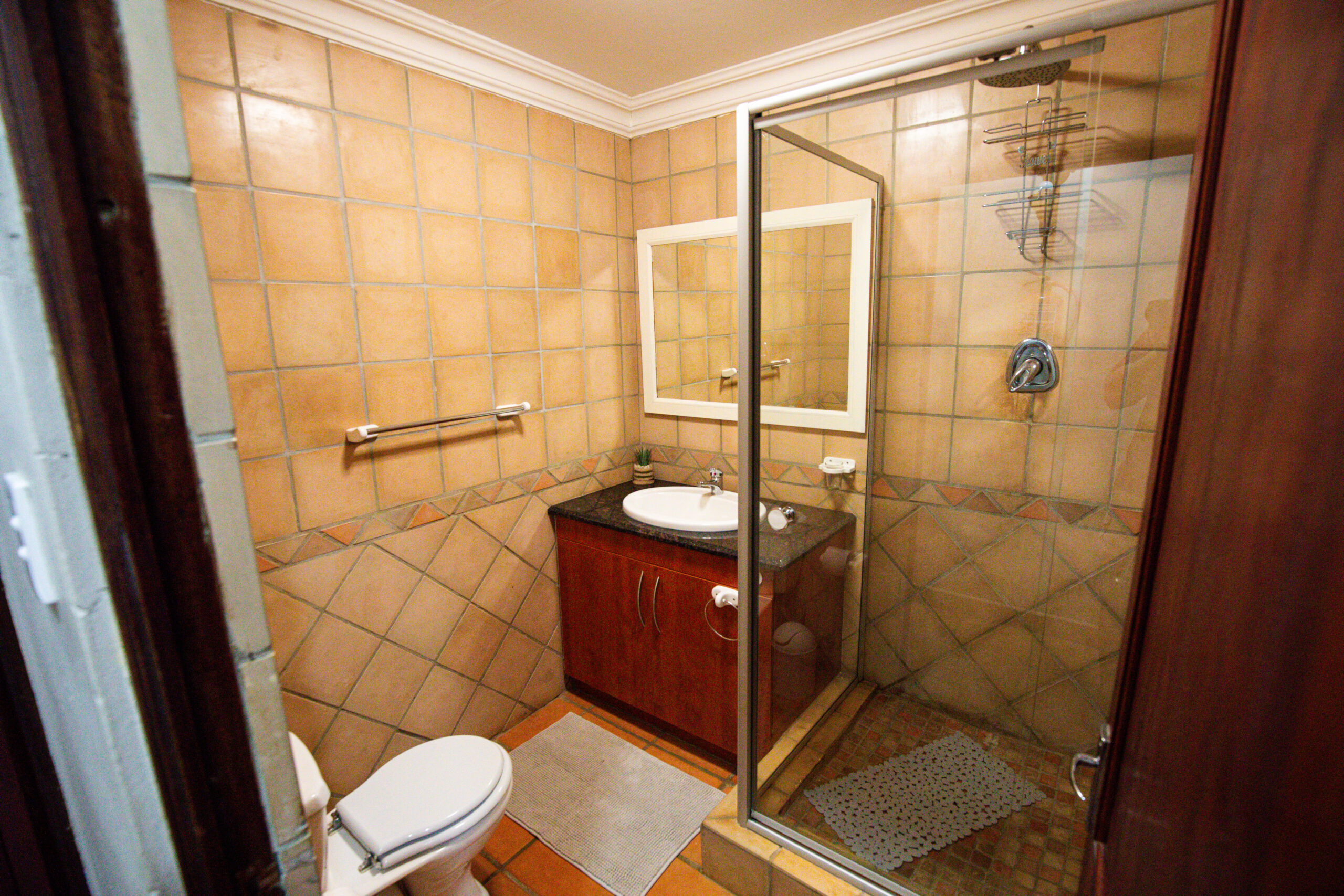 Weaver's Nest Guesthouse Finch Room