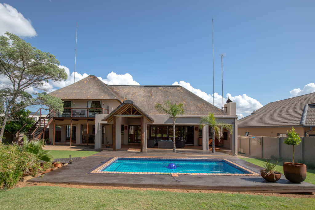 Weaver's Nest Guesthouse Outside Back