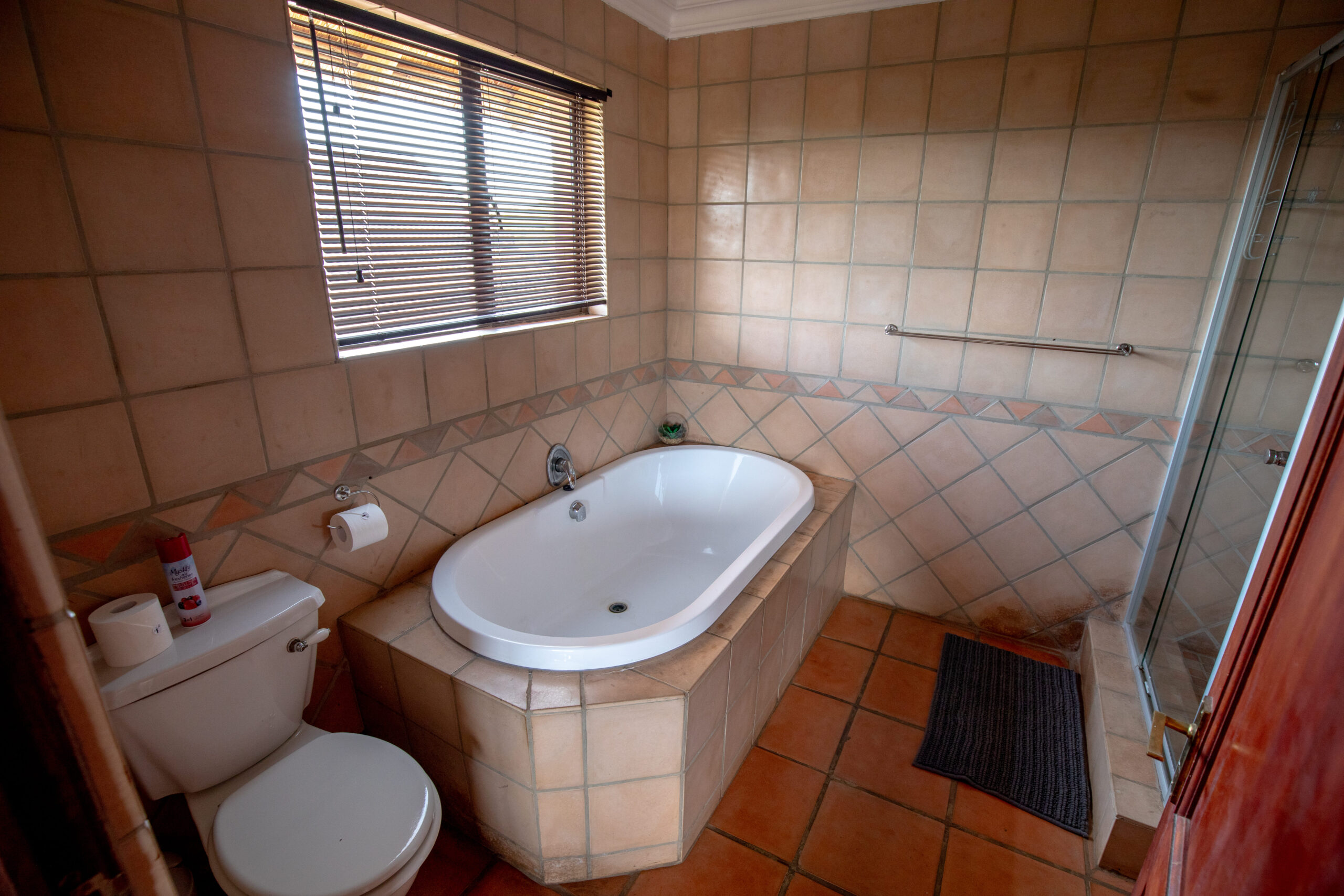 Weaver's Nest Guesthouse Sunbird Room