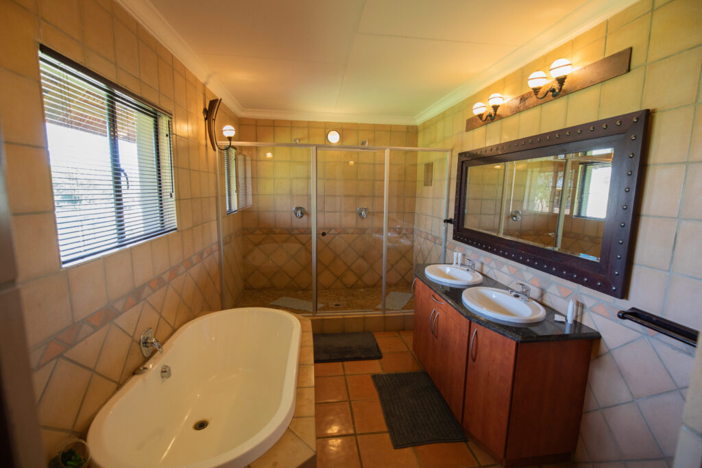 Weaver's Nest Guesthouse Weavers Room